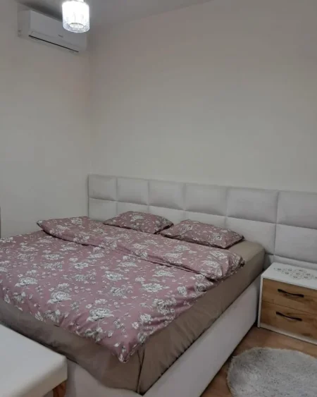Tirane, jepet me qera shtepi 2+1 Kati 1, 100 m² 500 € (Rr. Hiqmet Buzi, Liqeni i Thate)