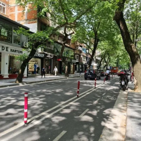 Tirane, jepet me qera apartament 1+1 Kati 2, 60 m² 600 € (MYSLYM SHYRI)