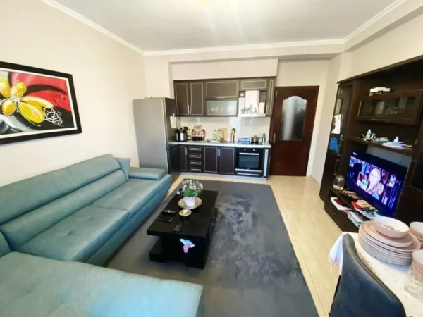 Tirane, jepet me qera apartament 1+1 Kati 6, 75 m² 550 € (Selvia)