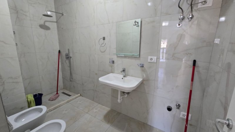 Tirane, jap me qera apartament 1+1+Ballkon Kati 6, 58 m² 280 € (Rruga Pasho Hysa)