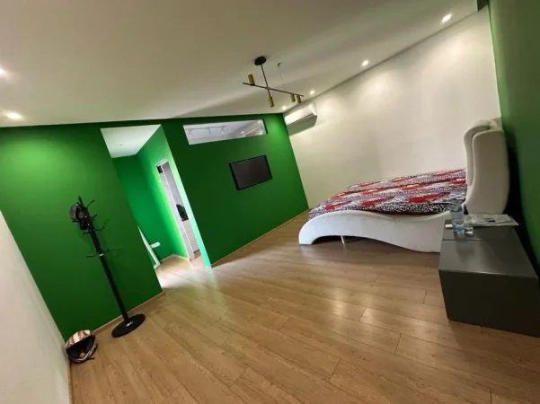 Tirane, jepet me qera apartament 2+1+Ballkon Kati 3, 150 m² 550 € (Rr. Albanopoli, Don Bosko te Xhamia)