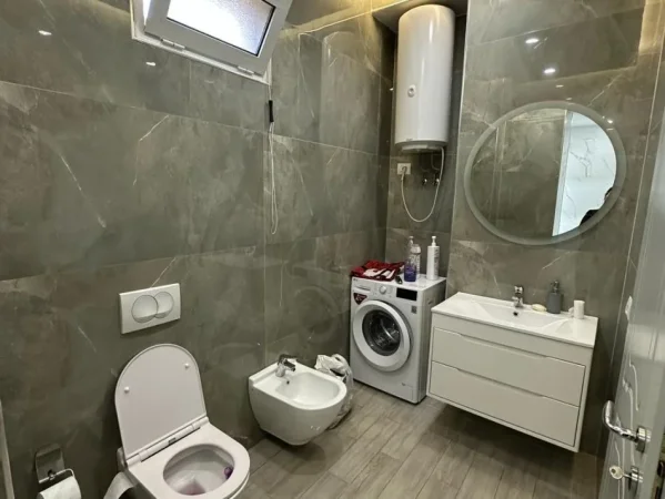 Tirane, jepet me qera apartament 2+1+Ballkon Kati 3, 150 m² 550 € (Rr. Albanopoli, Don Bosko te Xhamia)