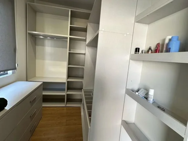 Tirane, jepet me qera apartament 2+1+Ballkon Kati 3, 150 m² 550 € (Rr. Albanopoli, Don Bosko te Xhamia)