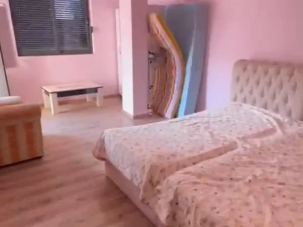 Tirane, jepet me qera apartament 2+1+Ballkon Kati 3, 150 m² 550 € (Rr. Albanopoli, Don Bosko te Xhamia)