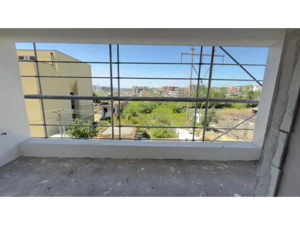 Tirane, shes apartament 1+1+Ballkon Kati 2, 81 m² 89.000 € (Paskuqan)