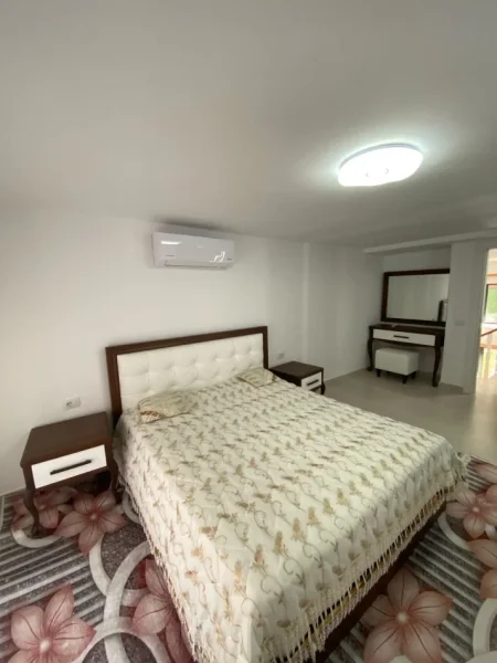 Tirane, jepet me qera apartament duplex 2+1+Aneks+Ballkon Kati 1, 140 m² 800 € (Kodra e Diellit 2)
