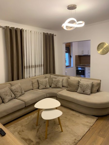 Tirane, jepet me qera apartament 3+1+Aneks+Ballkon Kati 3, 100 m² 650 € (Rruga Bardhyl)