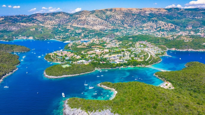 Sarande, shitet dyqan , 100 m² 229.000 € (Rruga Gjergj Araniti)